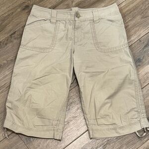 GAP Size 10 tan khaki utility-style capri shorts clam diggers 100% cotton